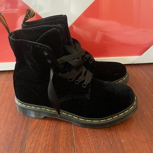 Dr martens black velvet boot - new